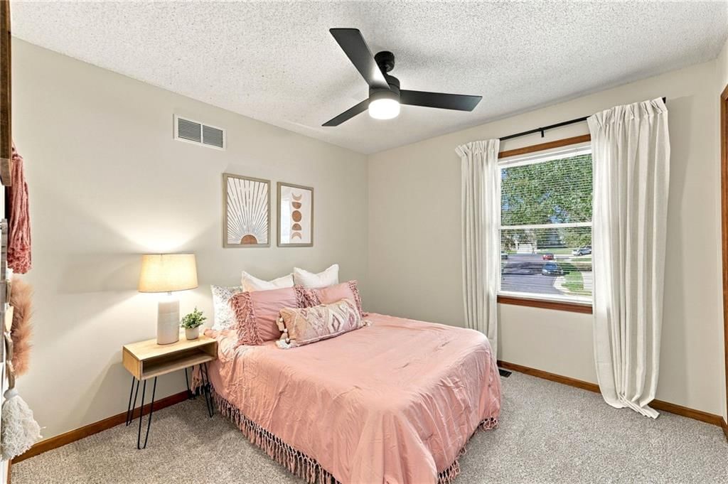 Photo 11 of 22 - 15205 Lamar Avenue, Overland Park, KS 66223