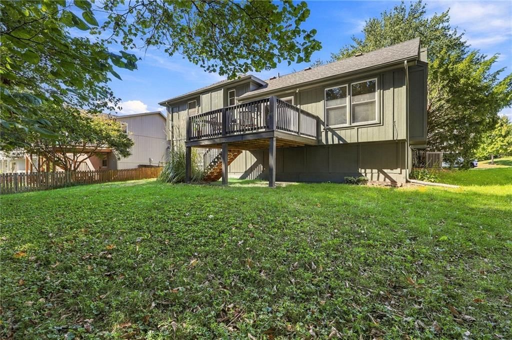 Fenced yard and flat lot at 15205 Lamar Avenue, Overland Park, KS 66223
