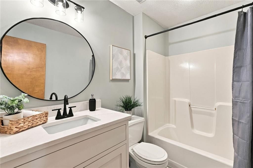 Photo 12 of 22 - 15205 Lamar Avenue, Overland Park, KS 66223