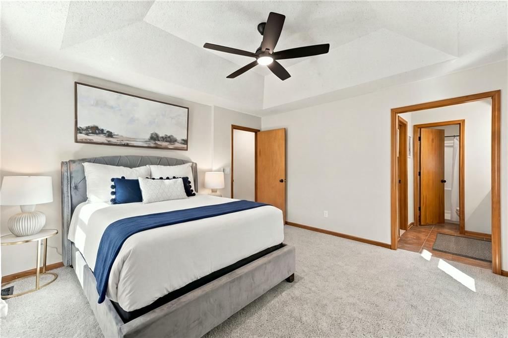 Photo 14 of 22 - 15205 Lamar Avenue, Overland Park, KS 66223