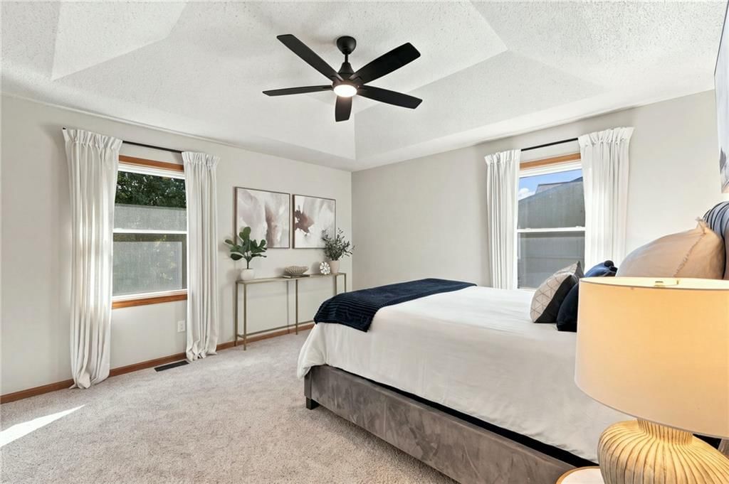 Tray ceiling at 15205 Lamar Avenue, Overland Park, KS 66223