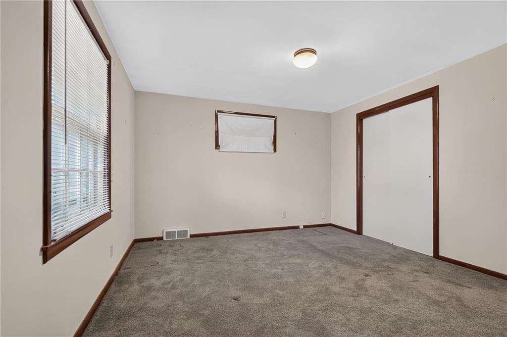 Photo 24 of 41 - 5701 W 97th Terrace, Overland Park, KS 66207