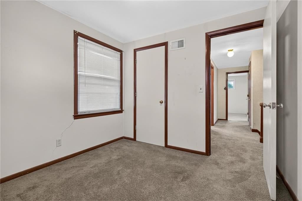 Photo 14 of 41 - 5701 W 97th Terrace, Overland Park, KS 66207