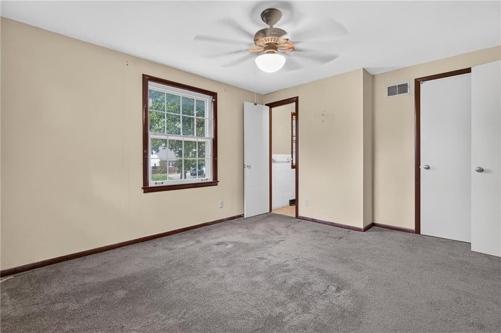 Photo 20 of 41 - 5701 W 97th Terrace, Overland Park, KS 66207