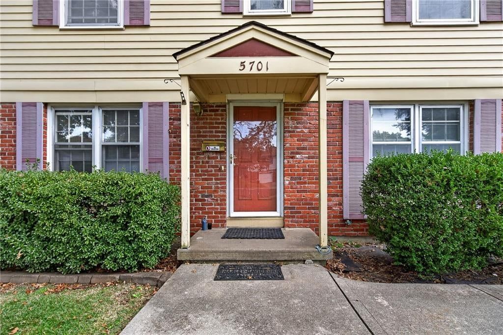 Photo 36 of 41 - 5701 W 97th Terrace, Overland Park, KS 66207