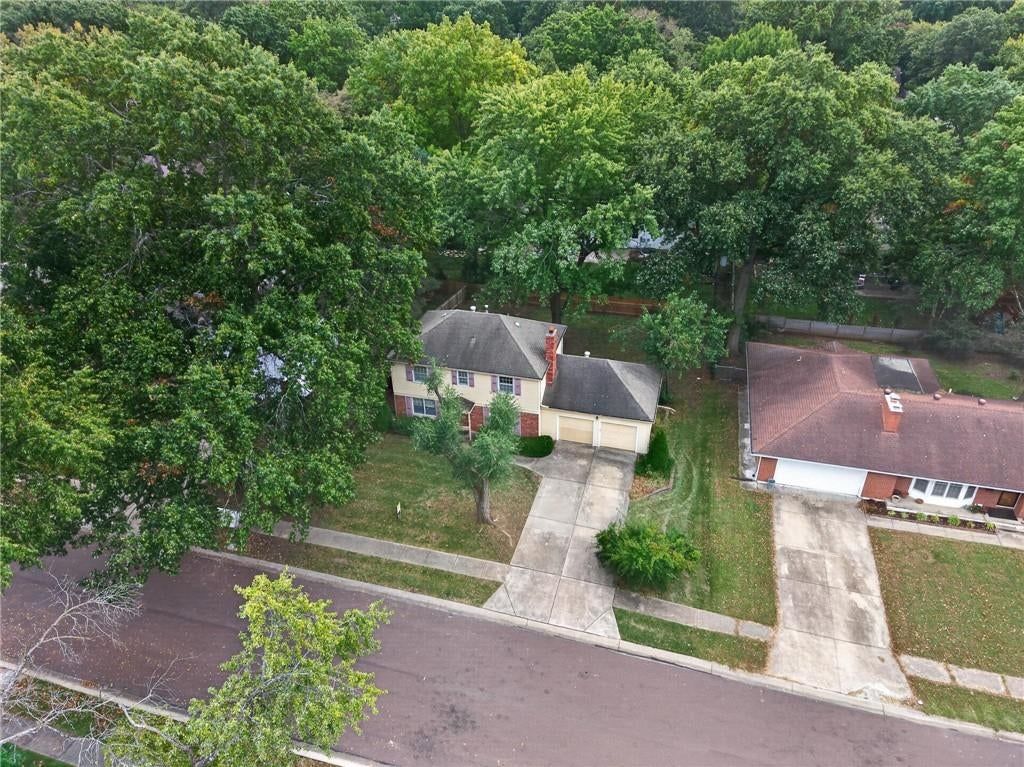Photo 4 of 41 - 5701 W 97th Terrace, Overland Park, KS 66207