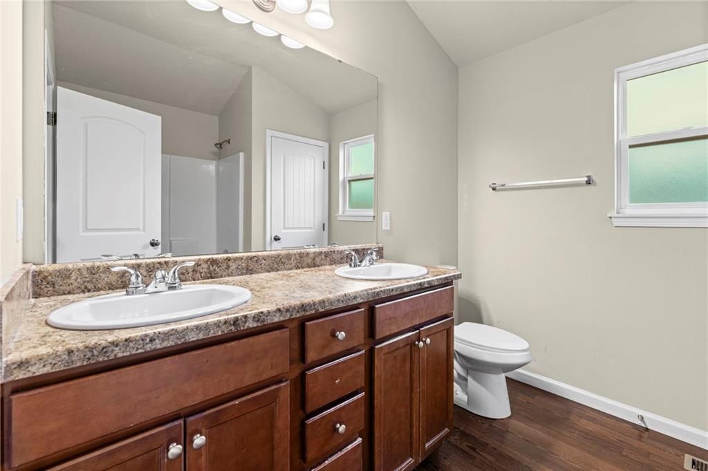 Double vanity at 31863 W 172nd Street, Gardner, KS 66030