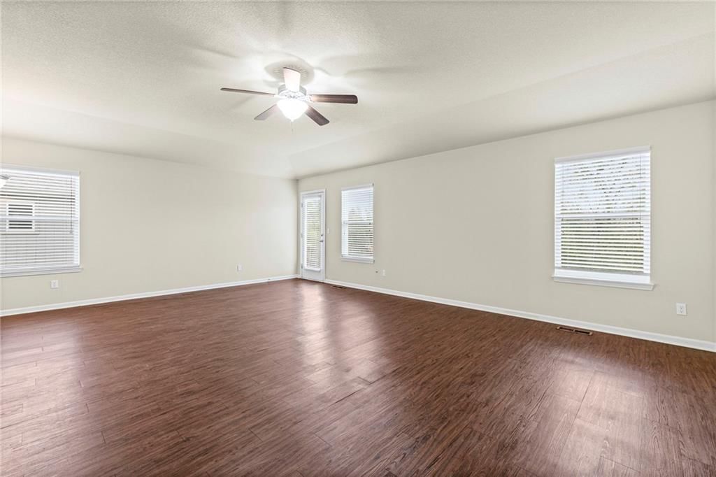 Photo 4 of 31 - 31863 W 172nd Street, Gardner, KS 66030