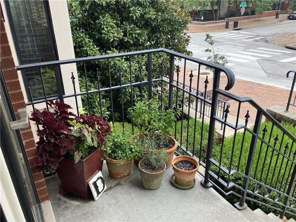 504 W 10th Street, Kansas City, MO: listing photo 3