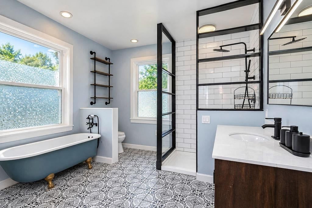Photo 21: freestanding tub, 3215 Central Street, Kansas City, MO 64111