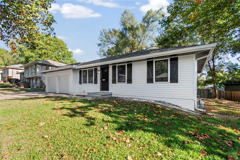 11911 Fremont Avenue, Grandview, MO: listing photo 2