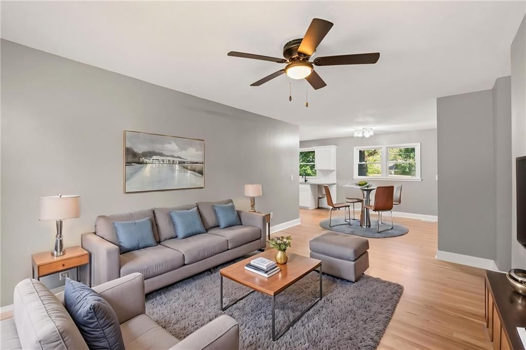 Photo 6 of 40 - 11911 Fremont Avenue, Grandview, MO 64030