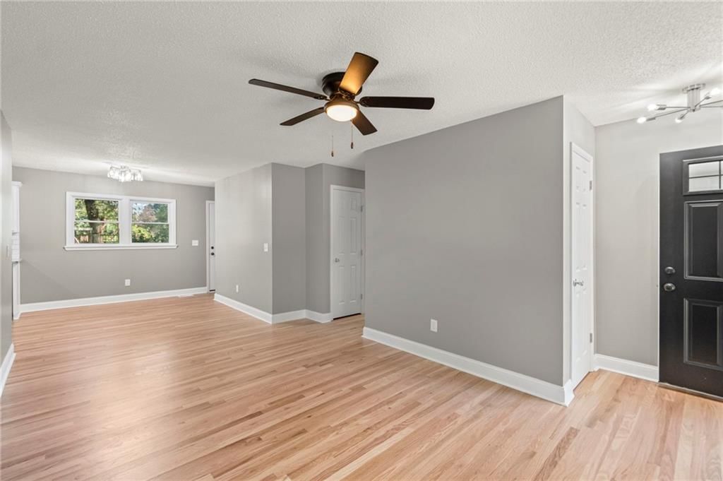 Photo 7 of 40 - 11911 Fremont Avenue, Grandview, MO 64030
