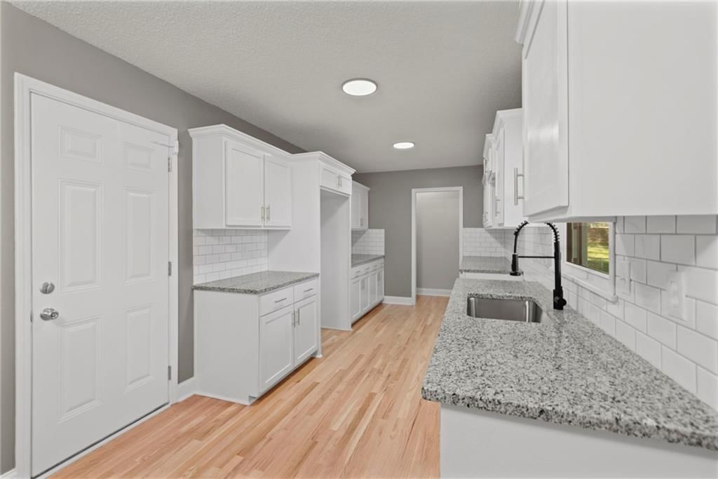 Photo 11 of 40 - 11911 Fremont Avenue, Grandview, MO 64030