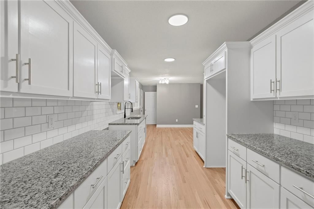Photo 12 of 40 - 11911 Fremont Avenue, Grandview, MO 64030