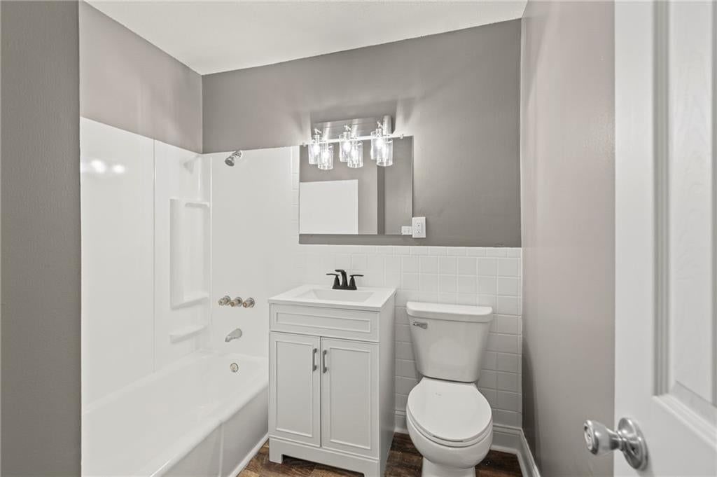 Photo 17 of 40 - 11911 Fremont Avenue, Grandview, MO 64030
