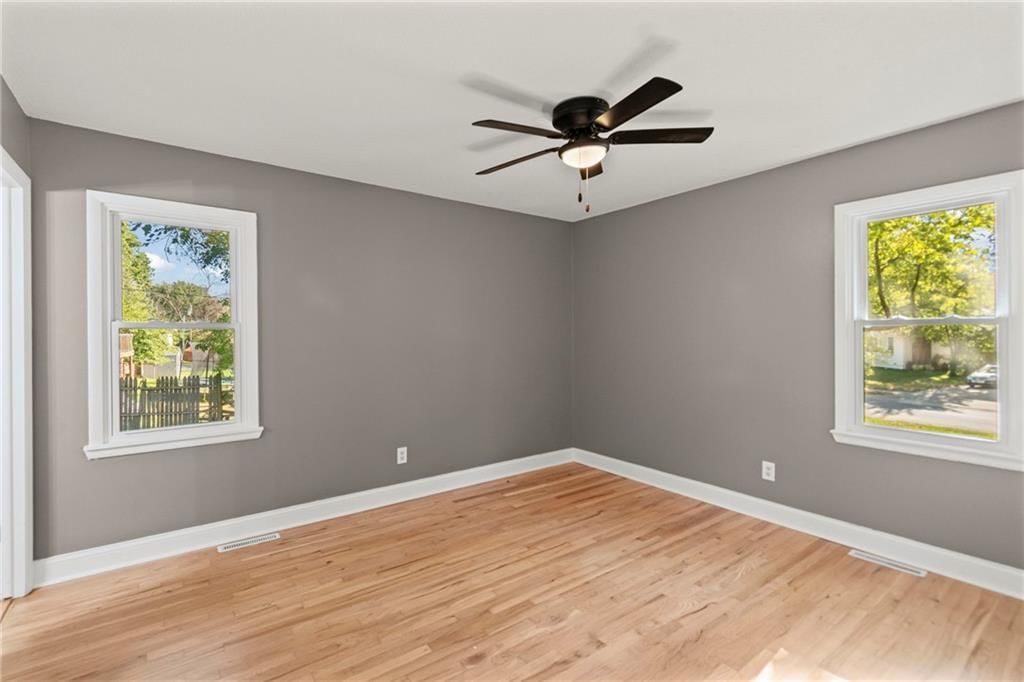 Photo 20 of 40 - 11911 Fremont Avenue, Grandview, MO 64030