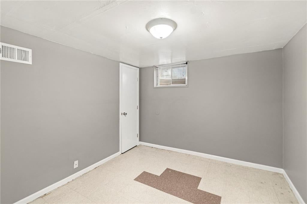 Photo 30 of 40 - 11911 Fremont Avenue, Grandview, MO 64030