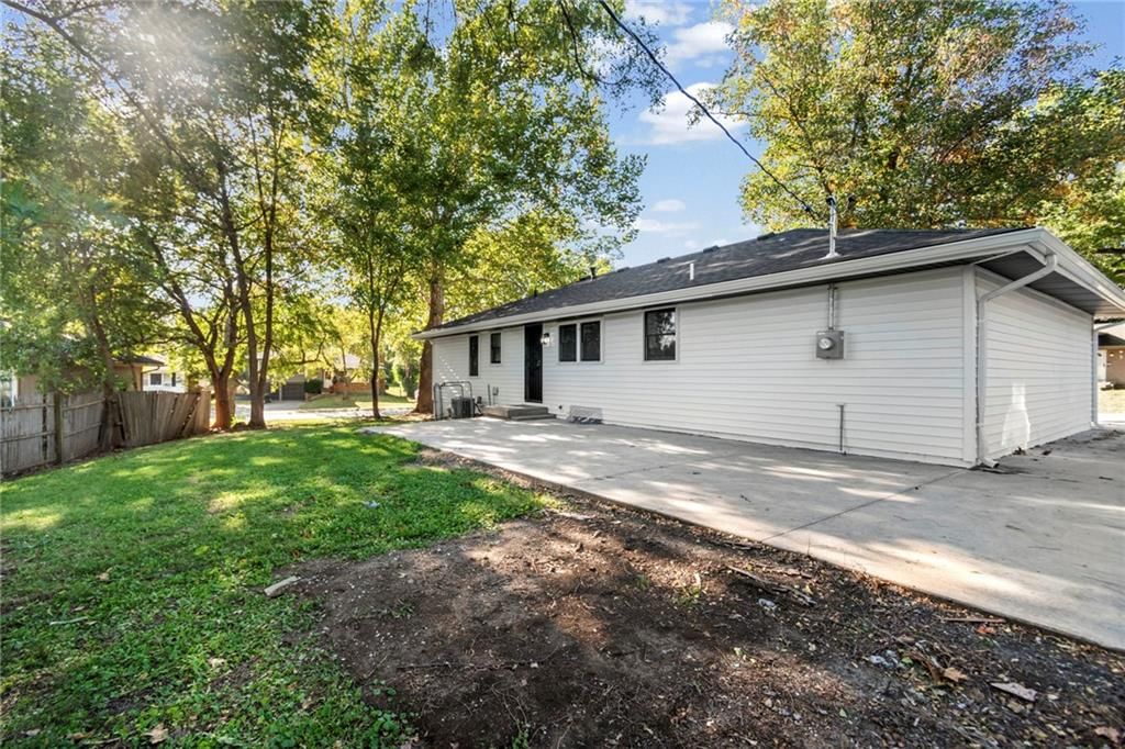Photo 33 of 40 - 11911 Fremont Avenue, Grandview, MO 64030