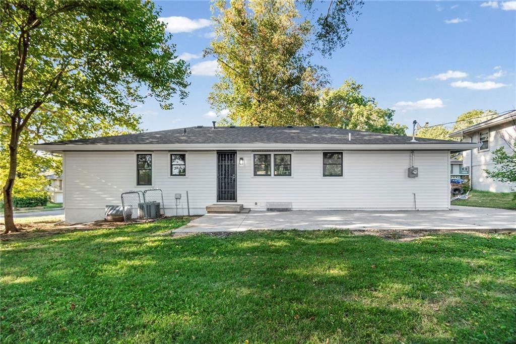 Photo 34 of 40 - 11911 Fremont Avenue, Grandview, MO 64030