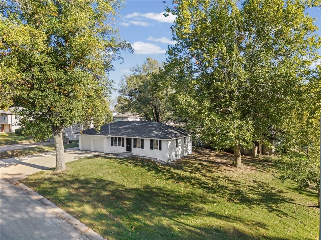 Photo 36 of 40 - 11911 Fremont Avenue, Grandview, MO 64030