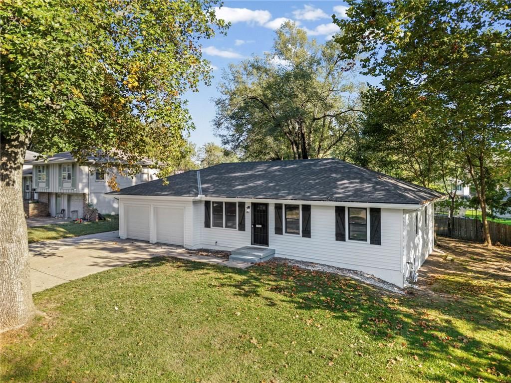 Photo 37 of 40 - 11911 Fremont Avenue, Grandview, MO 64030