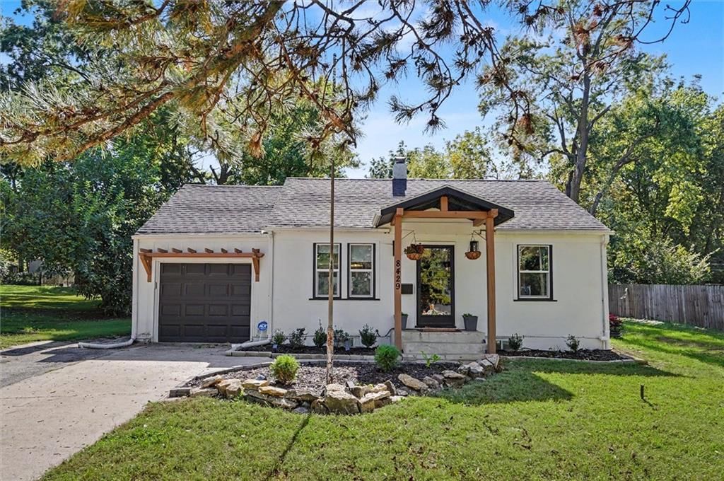 8429 W 54th Terrace, Merriam, KS
