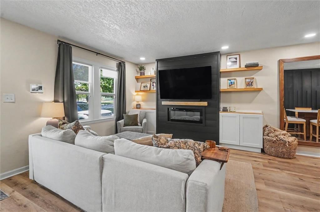 8429 W 54th Terrace, Merriam, KS