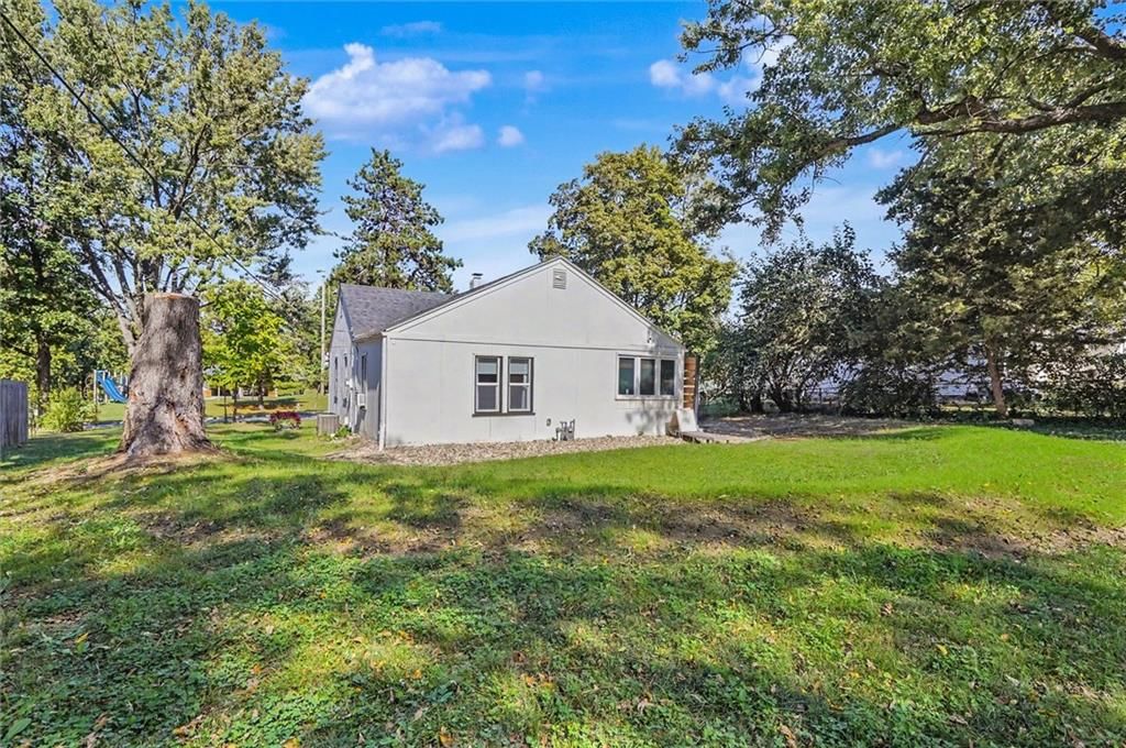 Photo 36 of 37 - 8429 W 54th Terrace, Merriam, KS 66202