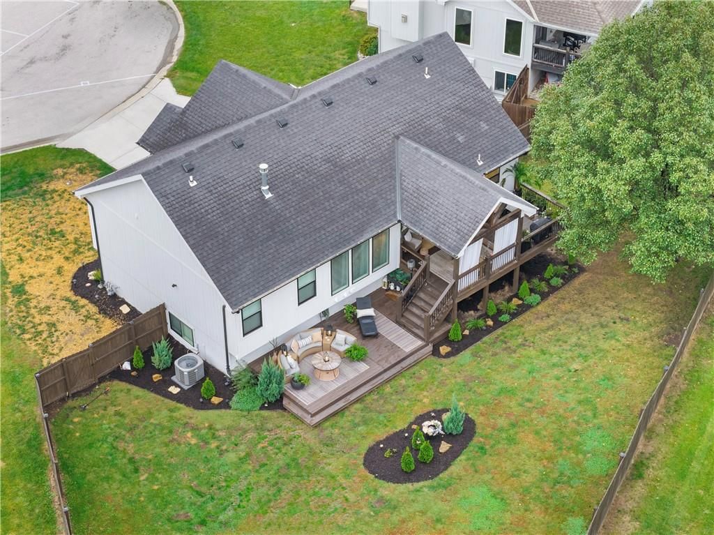 1803 NW Madi Court, Grain Valley, MO: listing photo 2