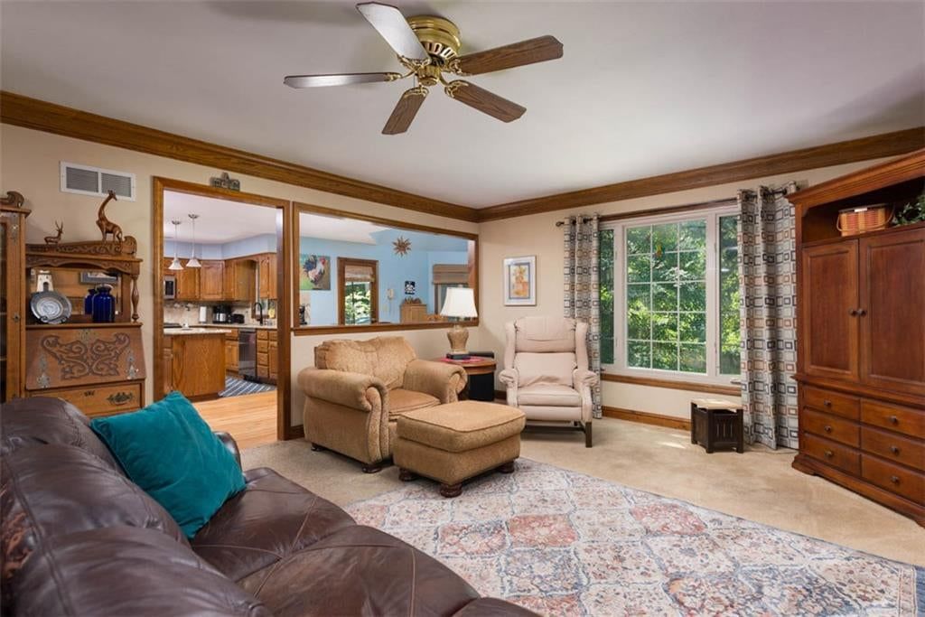 Photo 14 of 51 - 719 White Oak Lane, Gladstone, MO 64116