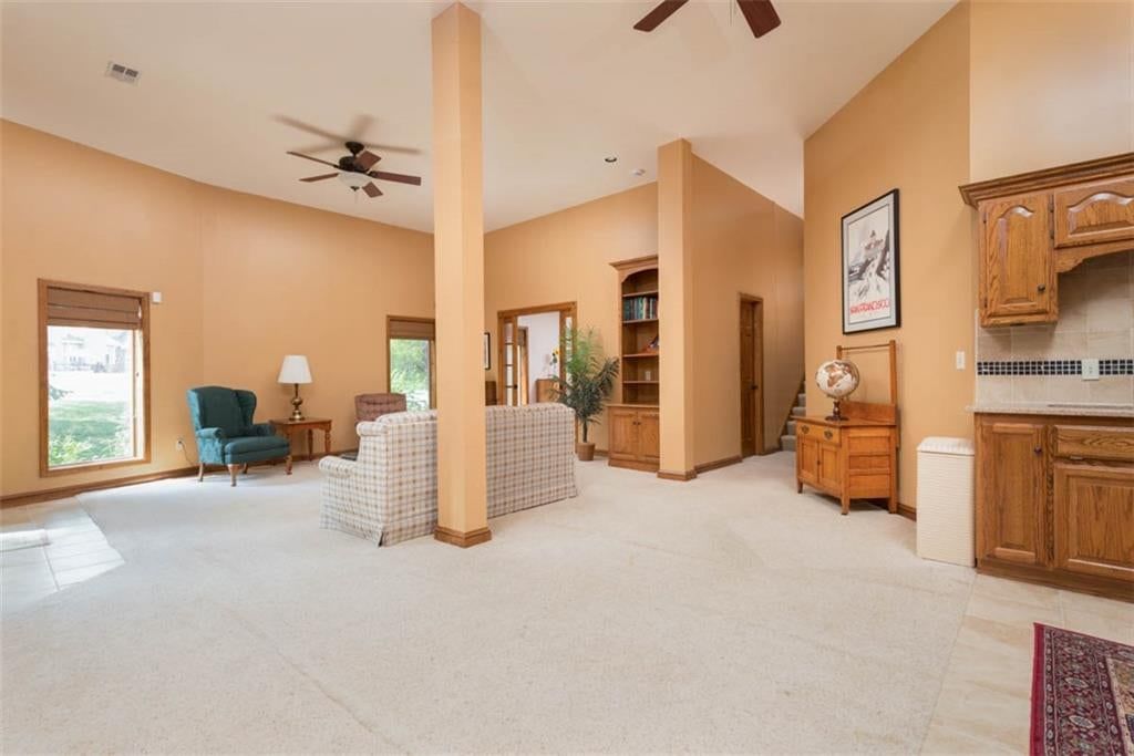 Photo 37 of 51 - 719 White Oak Lane, Gladstone, MO 64116