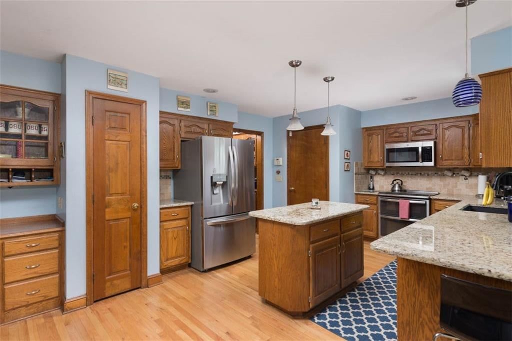 Photo 8 of 51 - 719 White Oak Lane, Gladstone, MO 64116