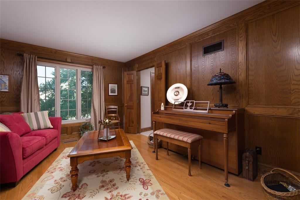Photo 17 of 51 - 719 White Oak Lane, Gladstone, MO 64116