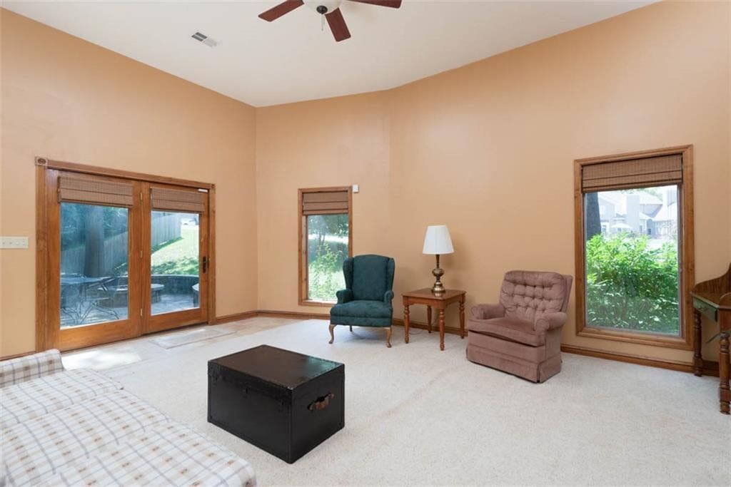 Photo 36 of 51 - 719 White Oak Lane, Gladstone, MO 64116