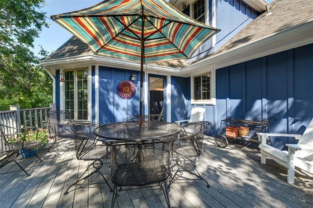 Deck and wood deck at 719 White Oak Lane, Gladstone, MO 64116
