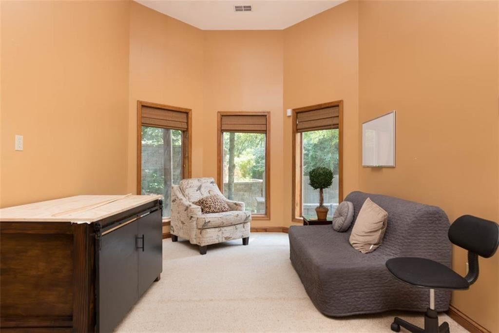 Photo 38 of 51 - 719 White Oak Lane, Gladstone, MO 64116