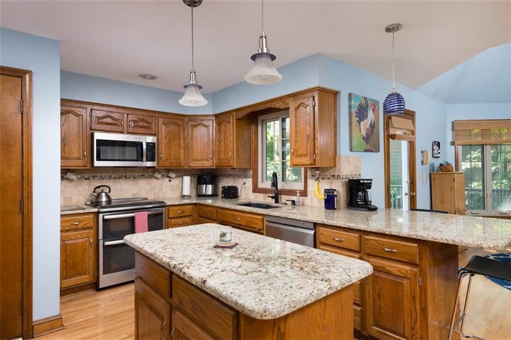 Photo 7 of 51 - 719 White Oak Lane, Gladstone, MO 64116