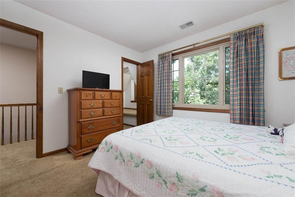 Photo 30 of 51 - 719 White Oak Lane, Gladstone, MO 64116