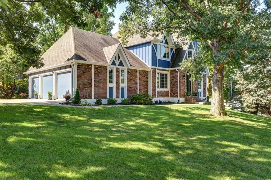 719 White Oak Lane, Gladstone, MO: listing photo 2