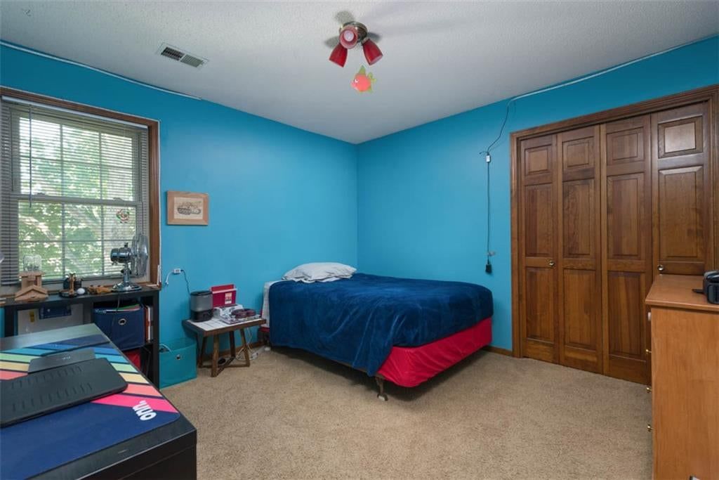 Photo 32 of 51 - 719 White Oak Lane, Gladstone, MO 64116