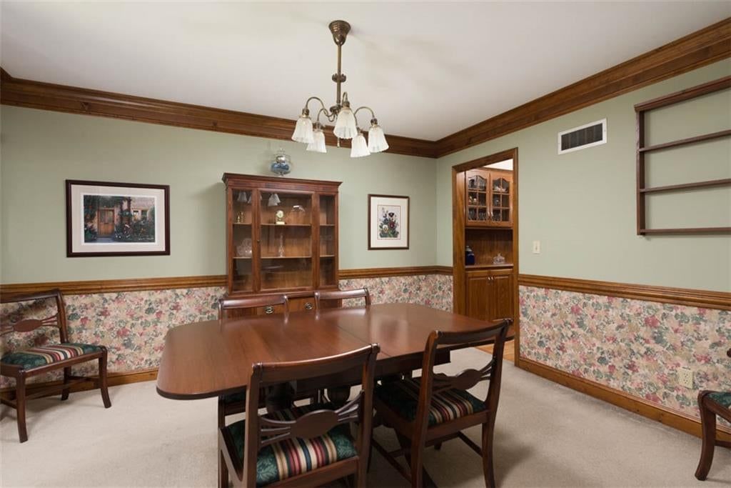 Photo 16 of 51 - 719 White Oak Lane, Gladstone, MO 64116
