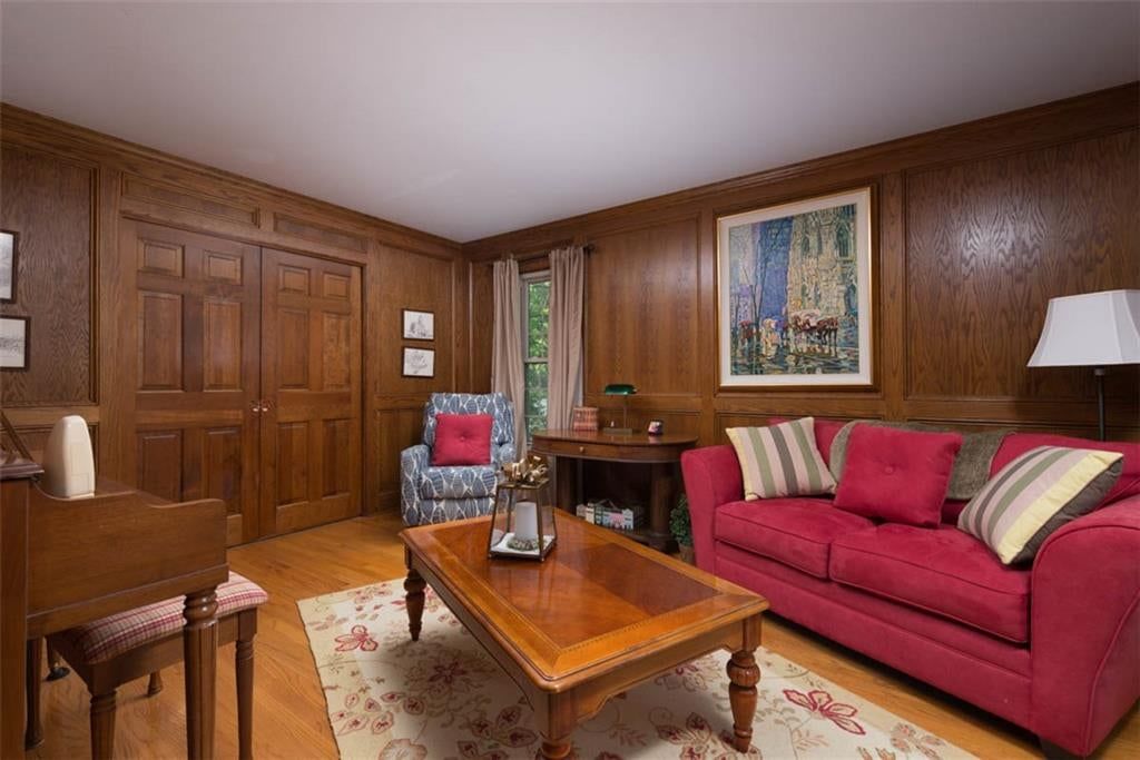 Photo 18 of 51 - 719 White Oak Lane, Gladstone, MO 64116