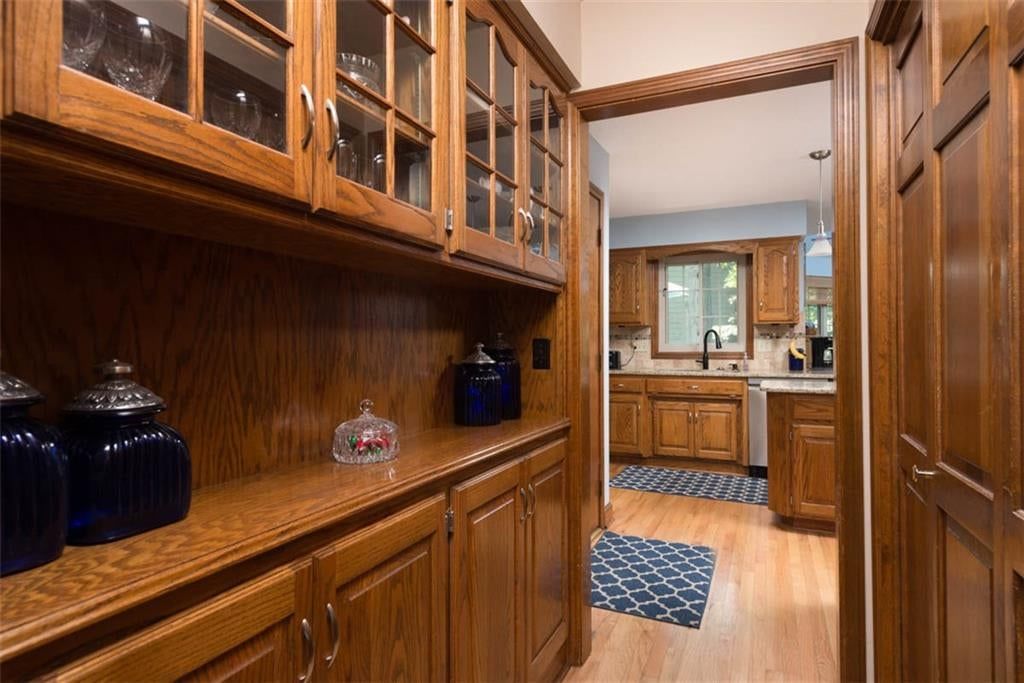 Photo 10 of 51 - 719 White Oak Lane, Gladstone, MO 64116