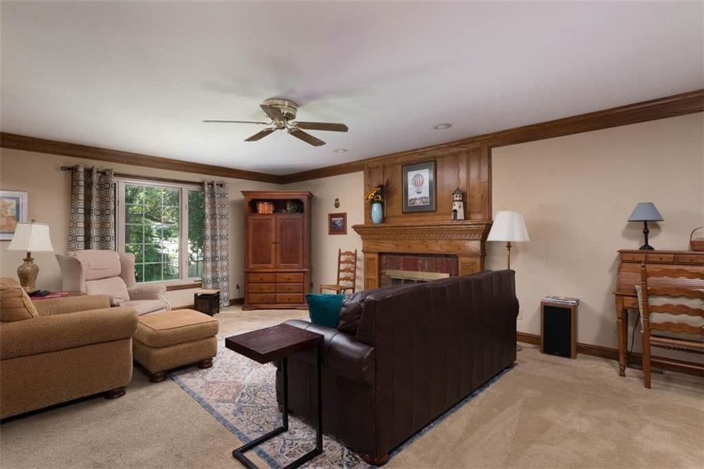 Photo 12 of 51 - 719 White Oak Lane, Gladstone, MO 64116