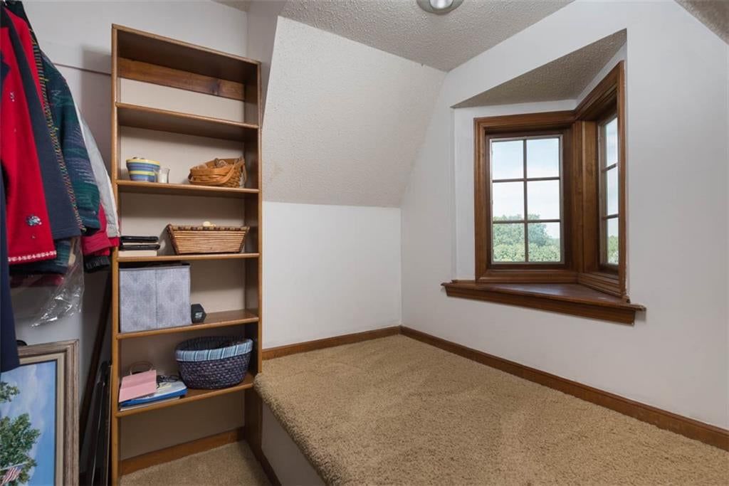 Photo 31 of 51 - 719 White Oak Lane, Gladstone, MO 64116