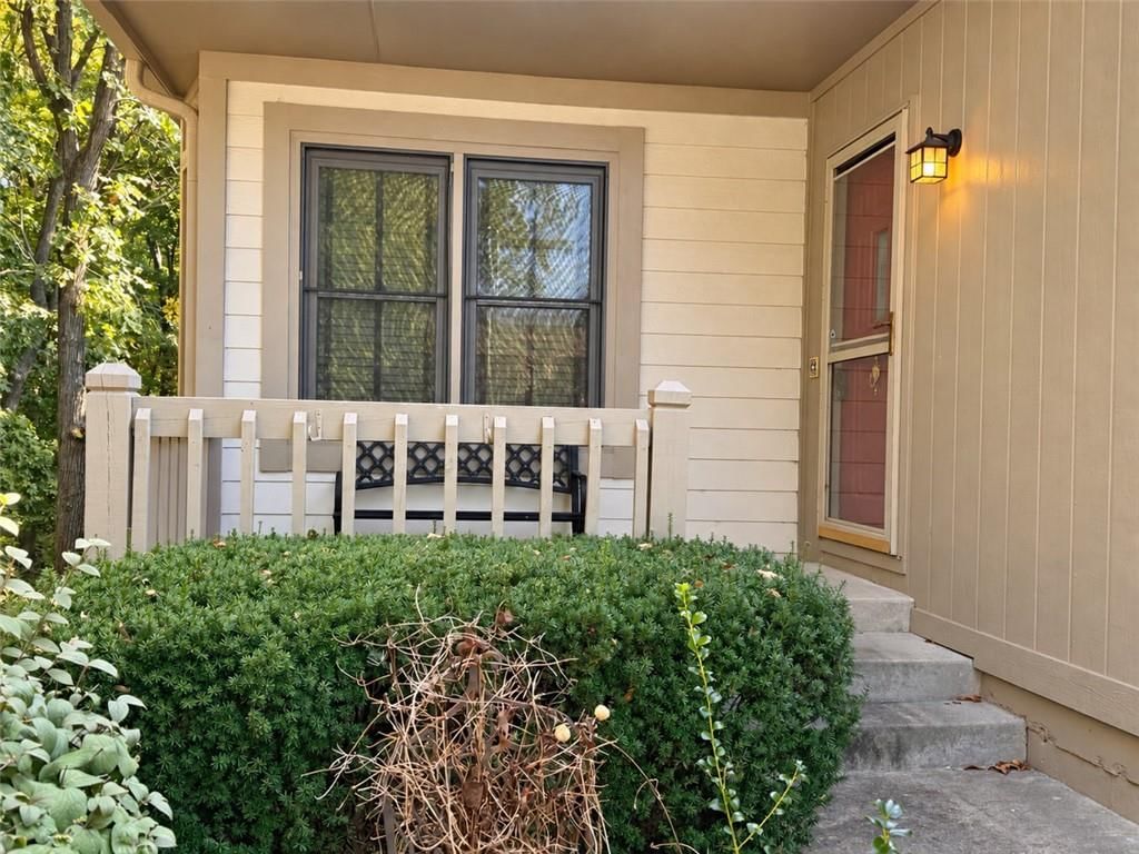 2715 NE 74th Street, Gladstone, MO: listing photo 2