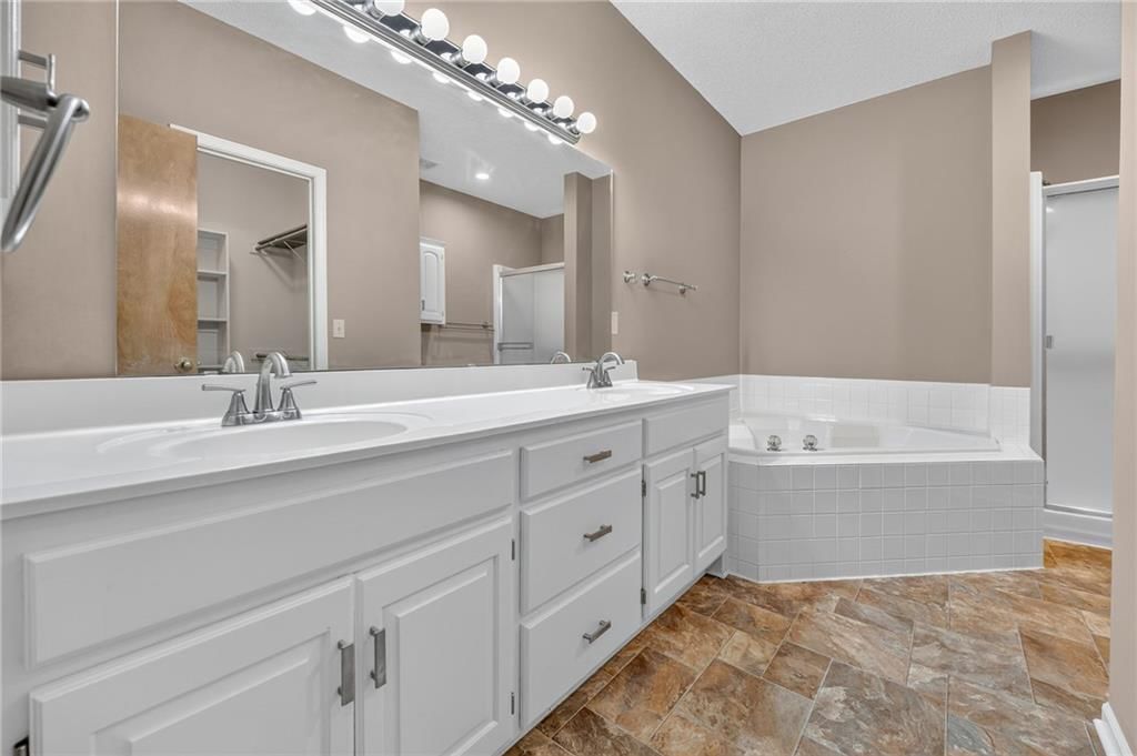 Photo 25 of 36 - 2715 NE 74th Street, Kansas City, MO 64119