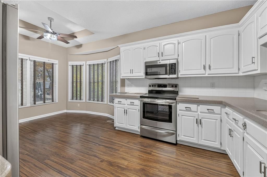 Photo 16 of 36 - 2715 NE 74th Street, Kansas City, MO 64119