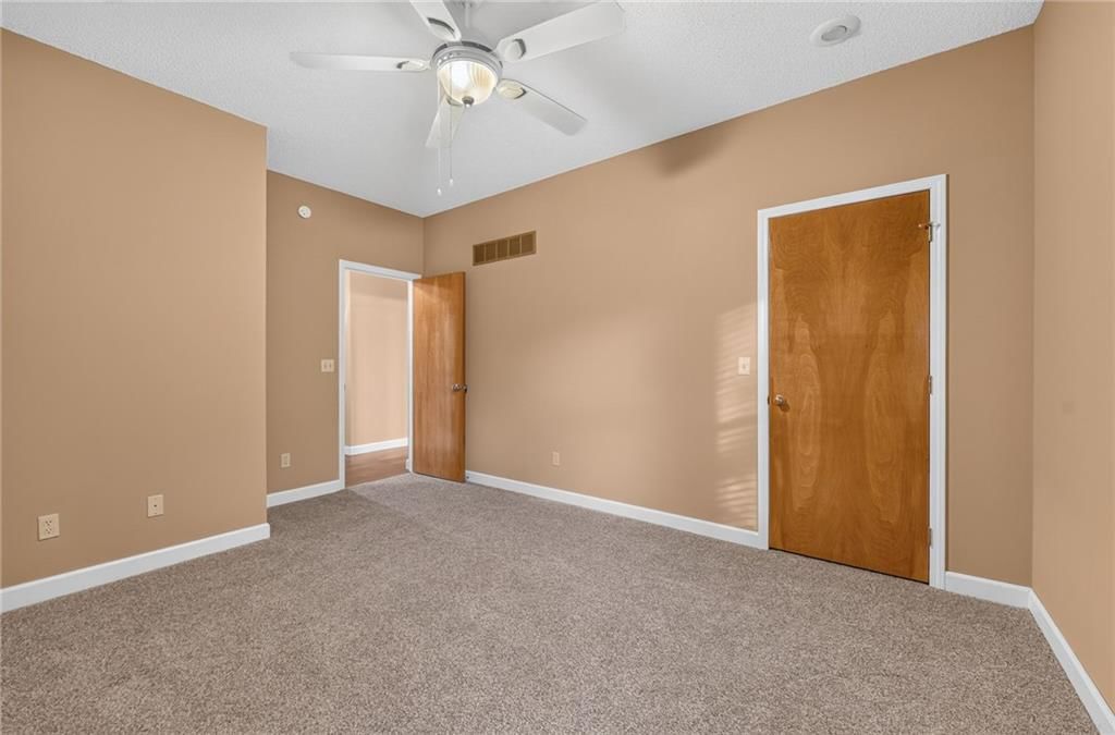 Photo 21 of 36 - 2715 NE 74th Street, Kansas City, MO 64119